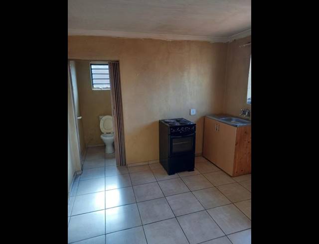 2 BEDROOM HOUSE FOR SALE IN TEMBISA CENTRAL